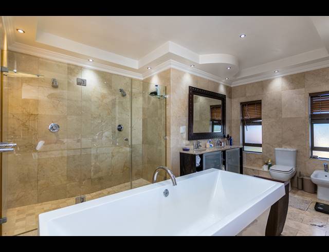 3 BEDROOM HOUSE TO LET IN WEST BEACH